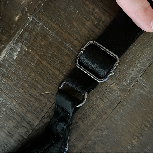 Black crossbody purse with adjustable strap - Picture 6 of 7